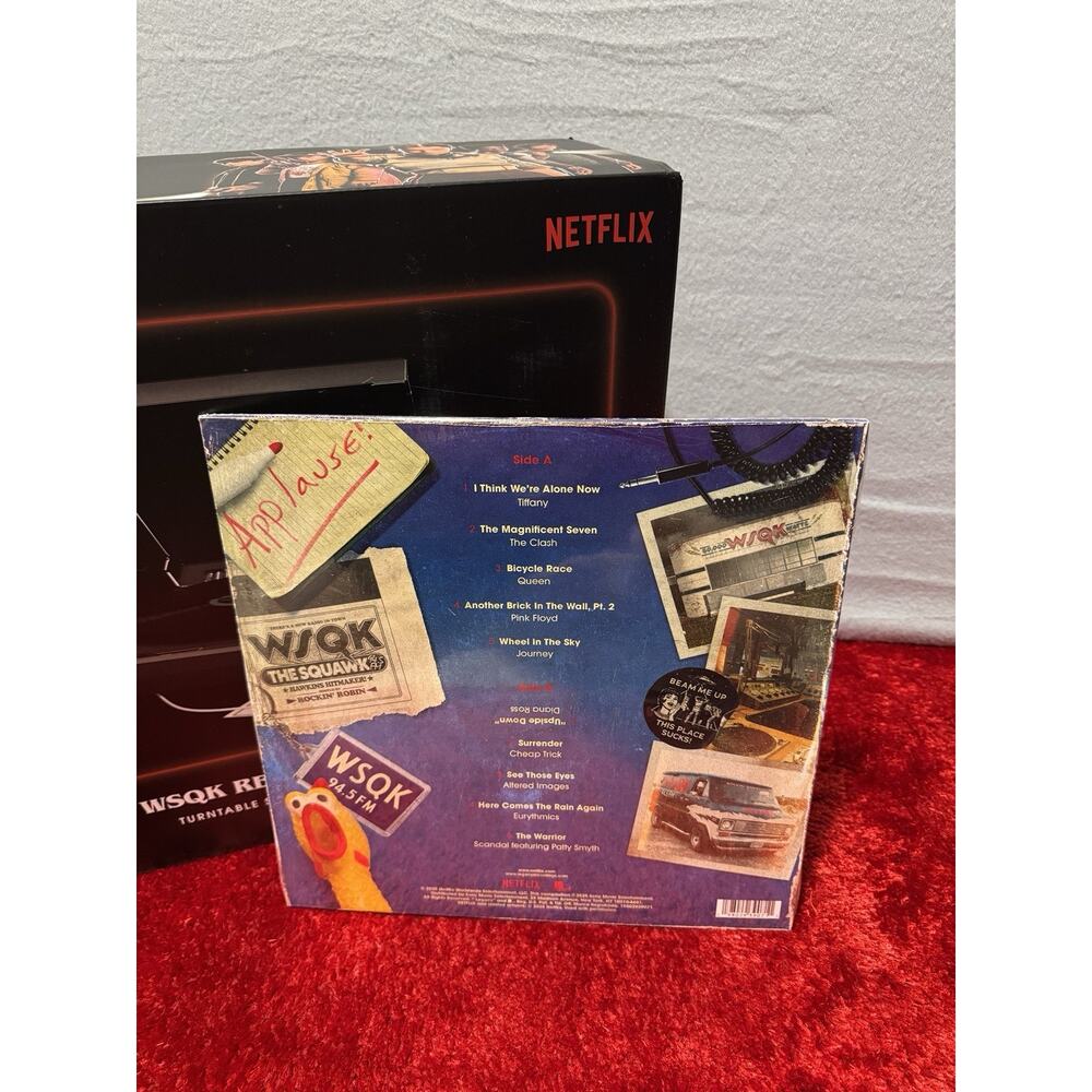 New STRANGER THINGS Victrola WSQK Record Player With Record BUNDLE SEALED - Picture 5 of 7